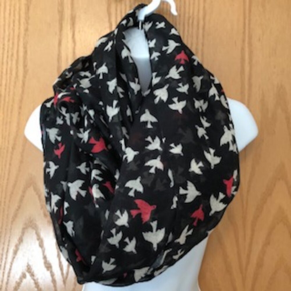 3/$15 Vintage 1990s OSFM Infinity Scarf White Red Birds on Black